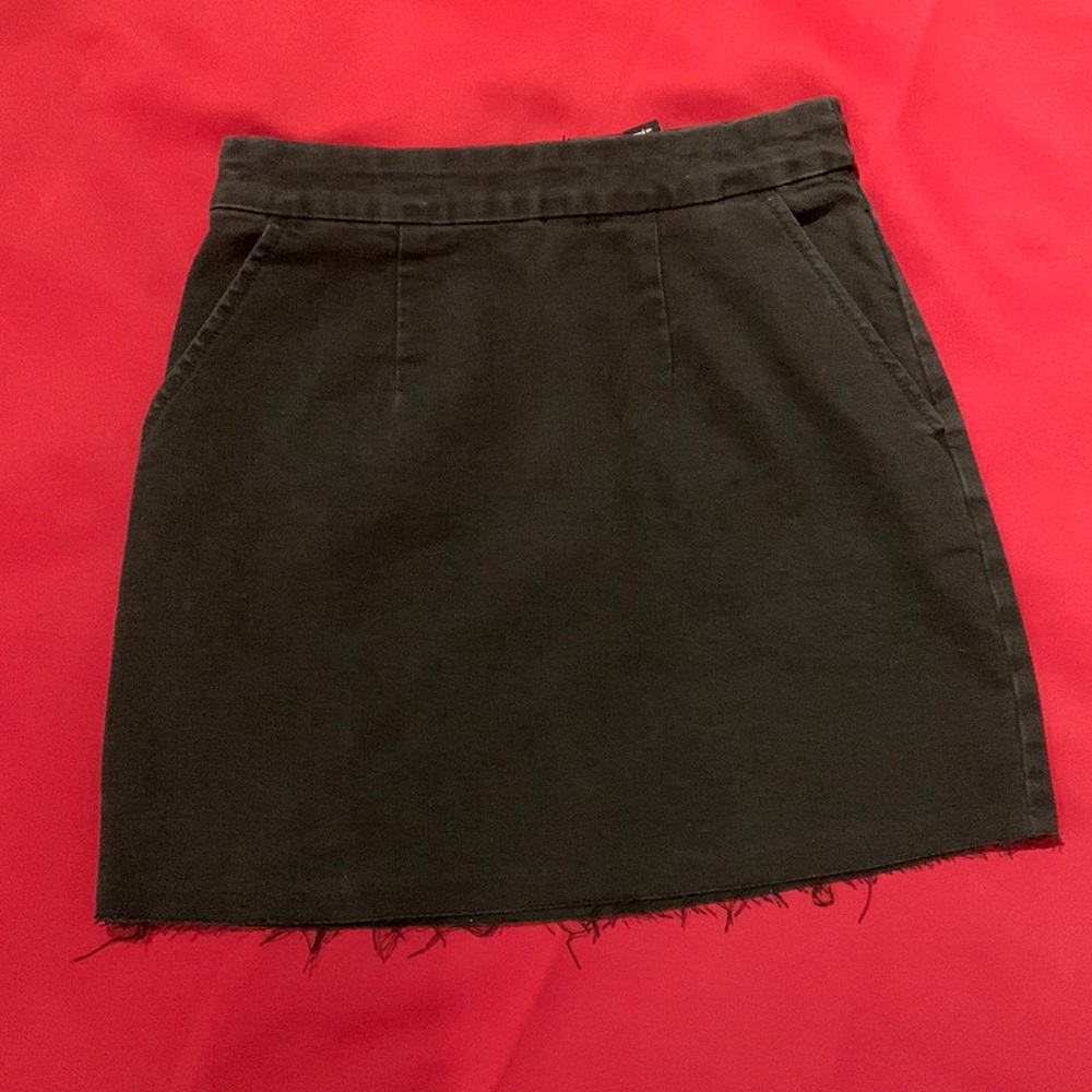 Forever 21 sz small, black denim skirt NWTs